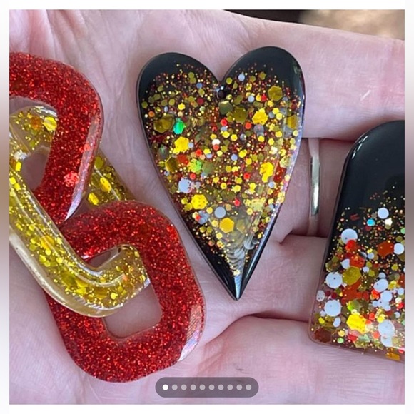 Handmade Resin Earrings - Picture 2 of 3